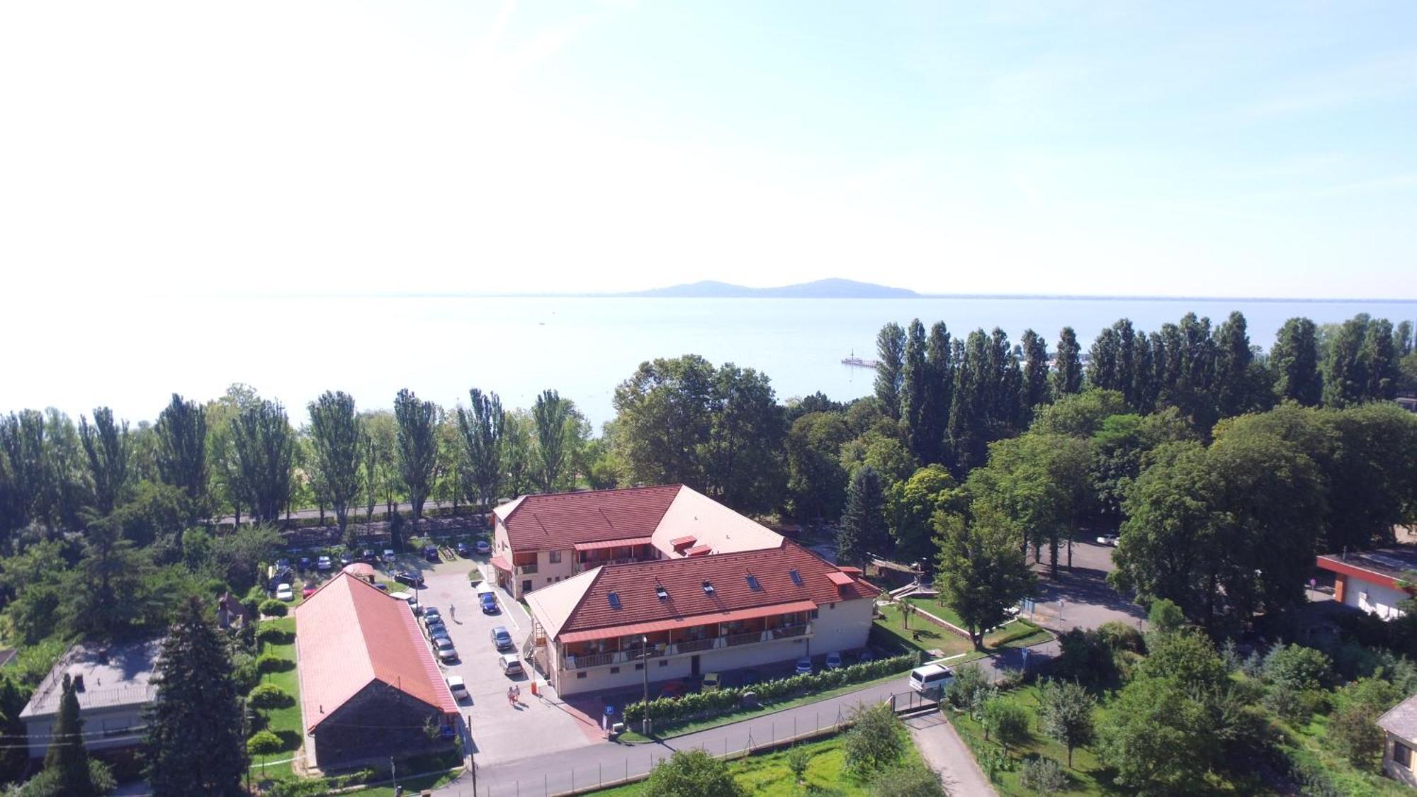 Hotel Halaszkert Badacsony Badacsonytomaj Dış mekan fotoğraf